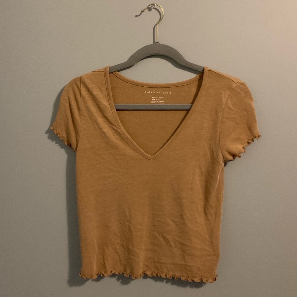 NWT American Eagle T-shirt with lettuce details🤍